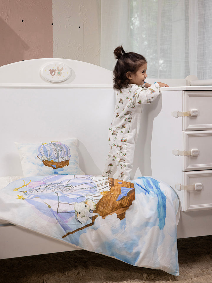 ELE'S EXPEDITION DUVET-Introducing our weightless and light AC comforter for newborns, made from 100% Egyptian cotton.