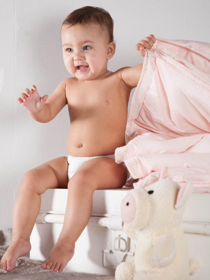 The lace quilt is a great choice for keeping babies cozy and warm during nap times. Its soft and breathable cotton fabric ensures comfort and doesn't overheat.