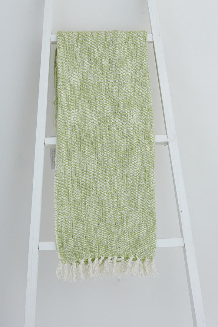 FEEDING Cotton Throws - green