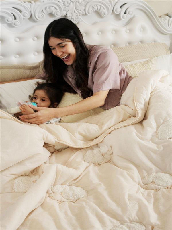 Family AC Comforter - Hedgehug (Queen Size)