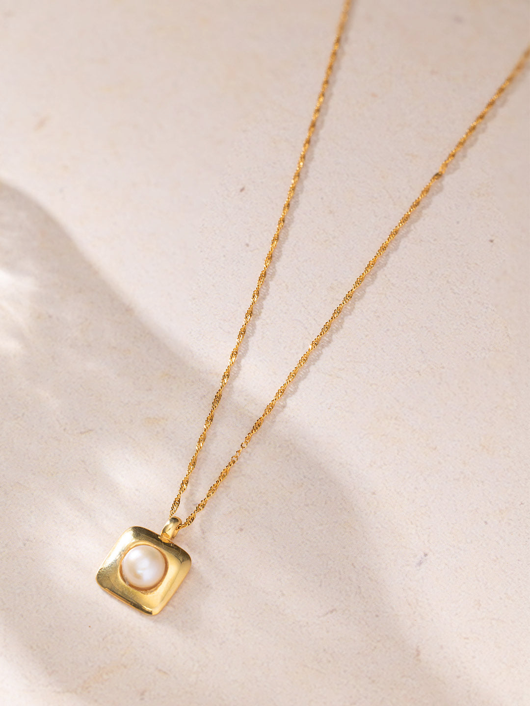 Minimal Freshwater Pearl Pendant Necklace - for Mom