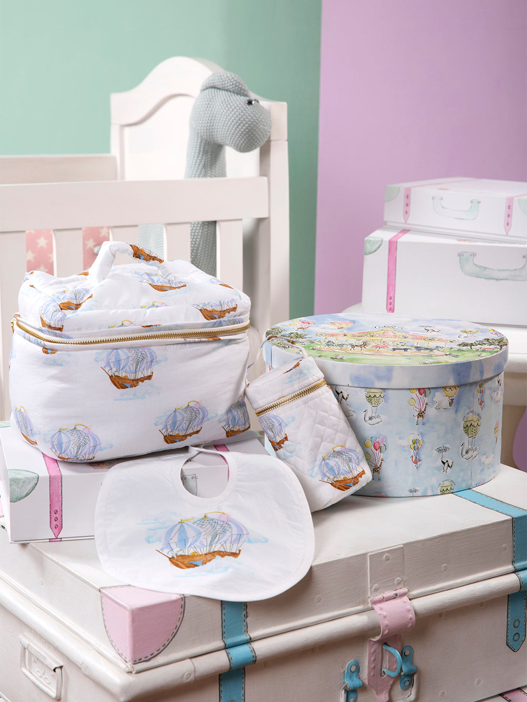 Say goodbye to the struggle of overstuffed bags and hello to effortless travels with our Ele's Expedition Travel Set