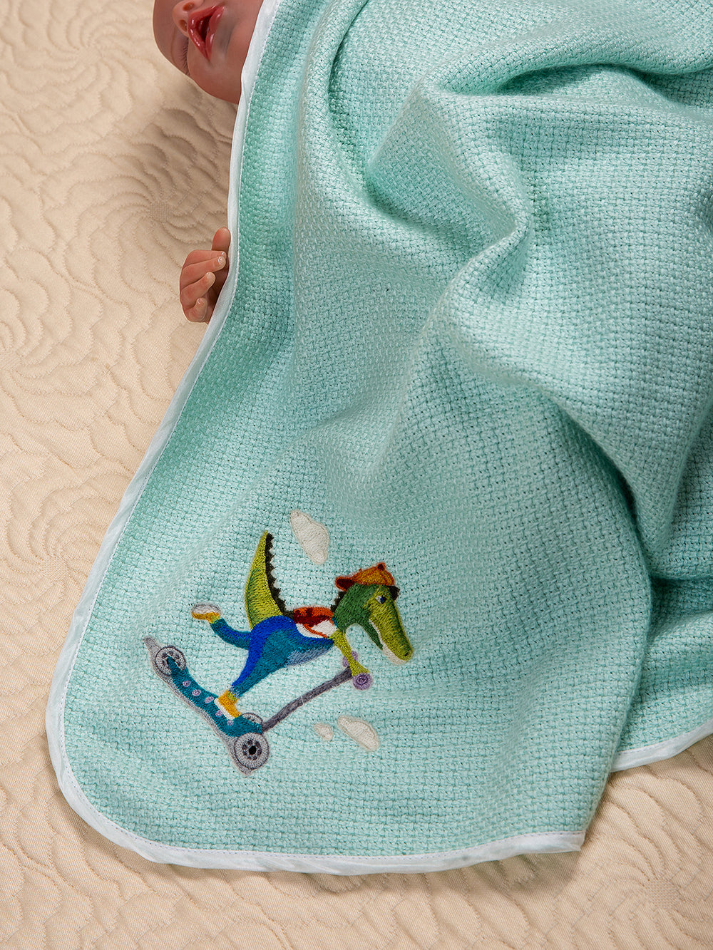 Lino Cashmere Silk Blanket - Crocodile to keep your baby warm all day long.