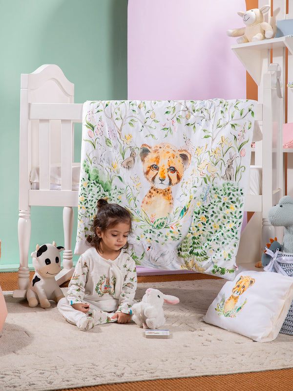 Little leo -Introducing our weightless and light AC comforter for newborns, made from 100% Egyptian cotton. Feels like a cloud.