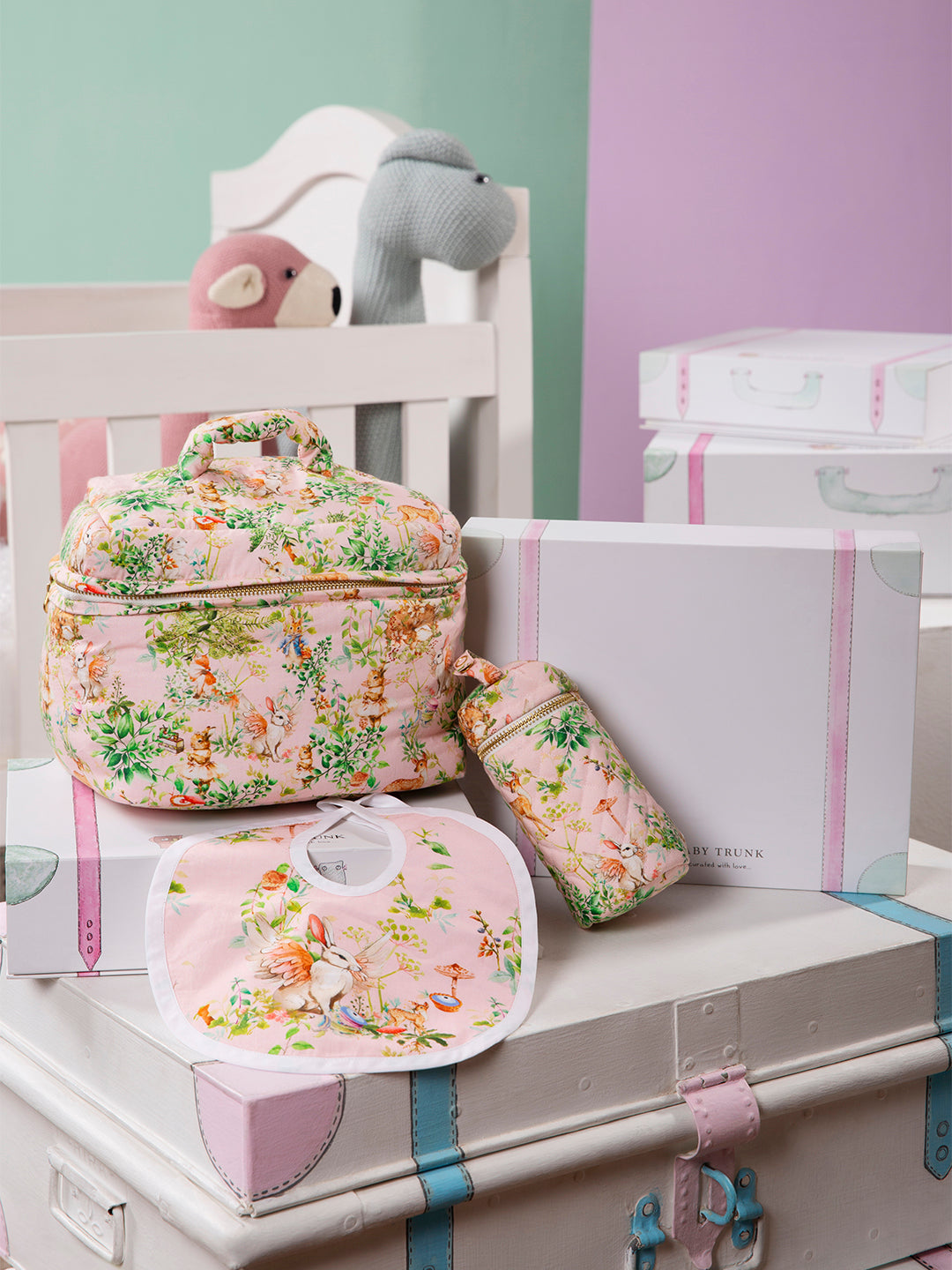Say goodbye to the struggle of overstuffed bags and hello to effortless travels with our "Blush Bunny" Travel Set.