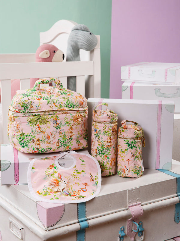 Say goodbye to the struggle of overstuffed bags and hello to effortless travels with our "Blush Bunny" Travel Set 4