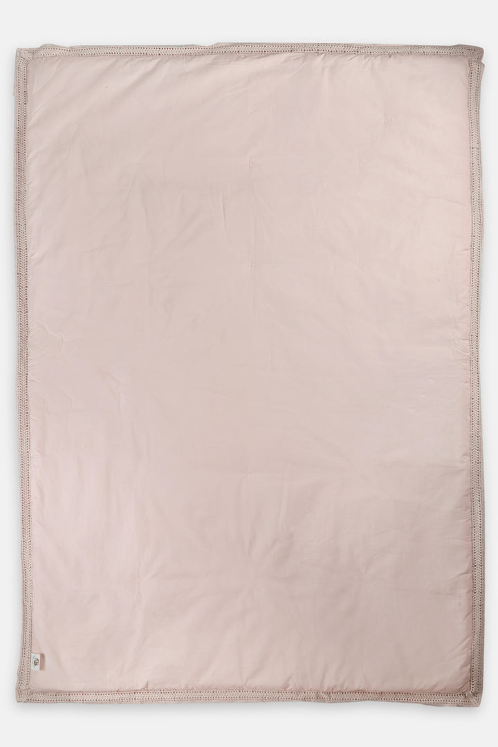The lace quilt is a great choice for keeping babies cozy and warm during nap times. Its soft and breathable cotton fabric ensures comfort and doesn't overheat. 
